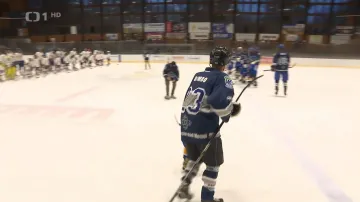 Biatlonisté si zahráli hokej pro dobrou věc