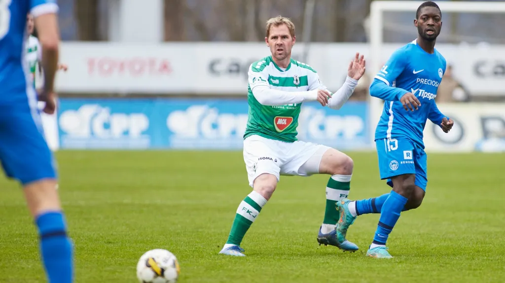 Tomáš Hübschman (uprostřed) v dresu Jablonce