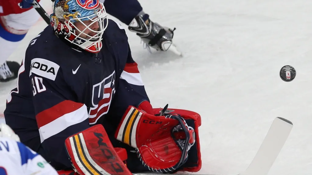 Brankář USA Tim Thomas