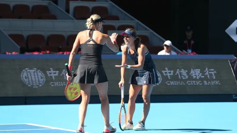 Andrea Sestini Hlaváčková (vlevo) s Barborou Strýcovou