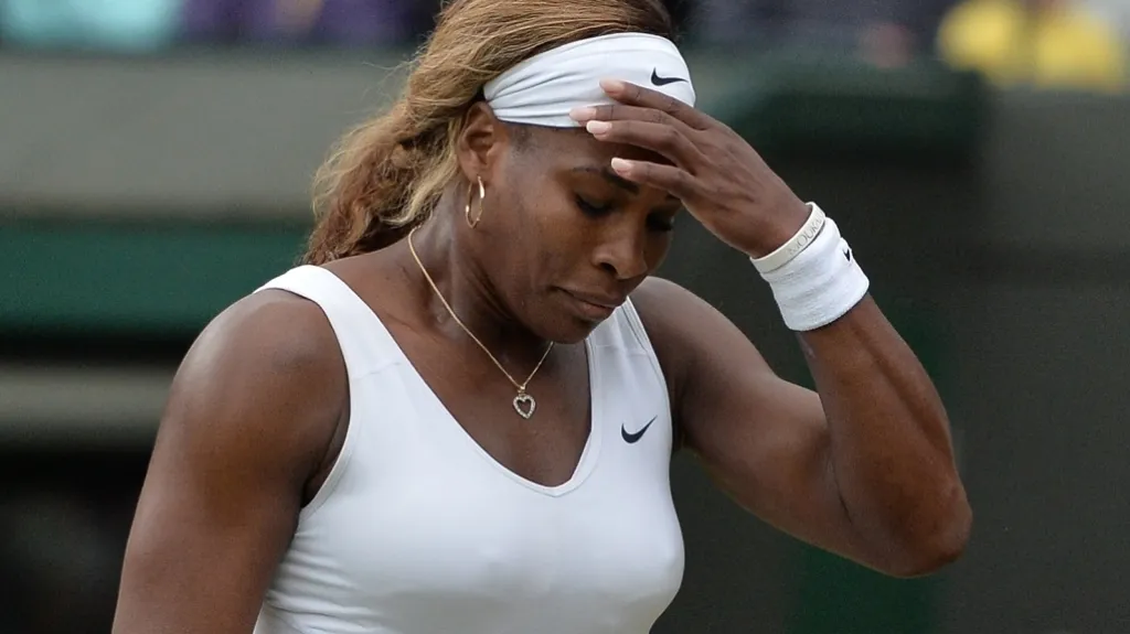 Serena Williamsová smutní po vyřazení ve Wimbledonu