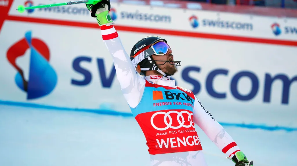 Rakouský lyžař Marcel Hirscher slaví výhru ve Wengenu