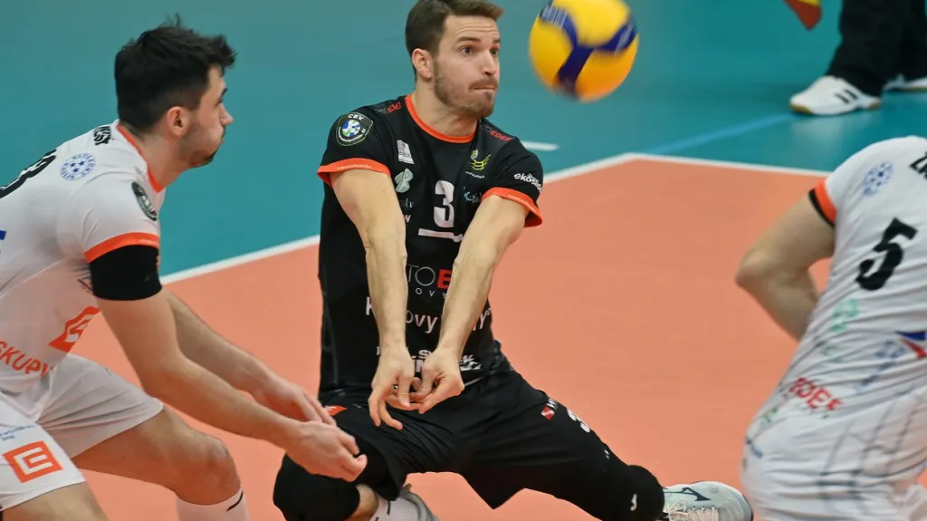 Volejbalisté Karlovarska v zápase proti Belchatówu