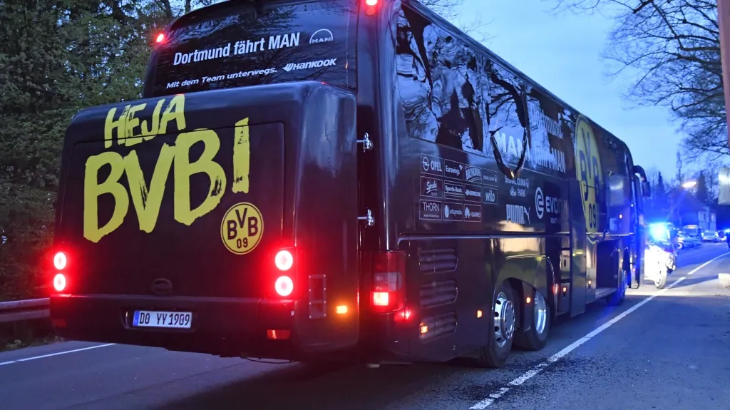 Autobus dortmundských fotbalistů poničily exploze