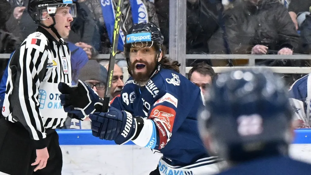 Peter Mueller slaví gól v Brně