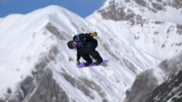 Jízdy snowboardisty Jakuba Hroneše v kvalifikaci slopestylu