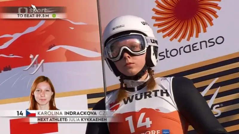 Skok Karolíny Indráčkové v 1. kole závodu na středním můstku