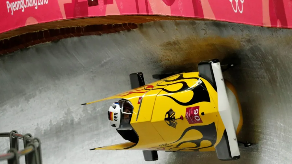 Dvojbob pilotovaný Mariamou Jamankaovou