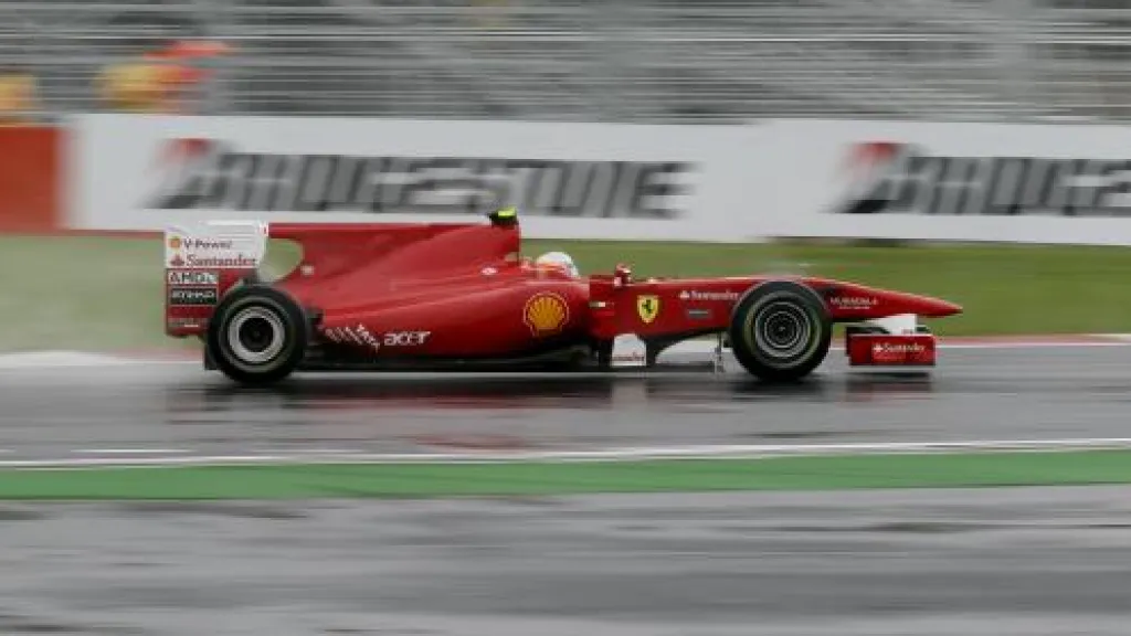 Fernando Alonso na okruhu v Jon-kamu