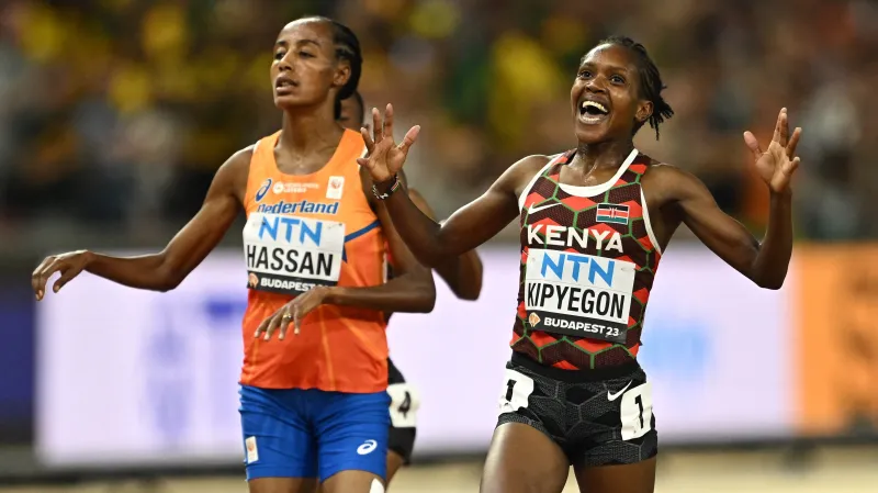 Sifan Hassanová a Faith Kipyegonová