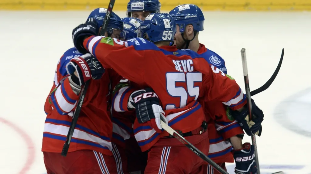 Radující se hokejisté Lva Praha