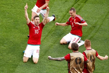 Slavící Zoltán Gera se spoluhráči