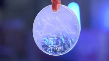 Organizátoři Jizerské 50 připravili pro účastníky nový design medailí