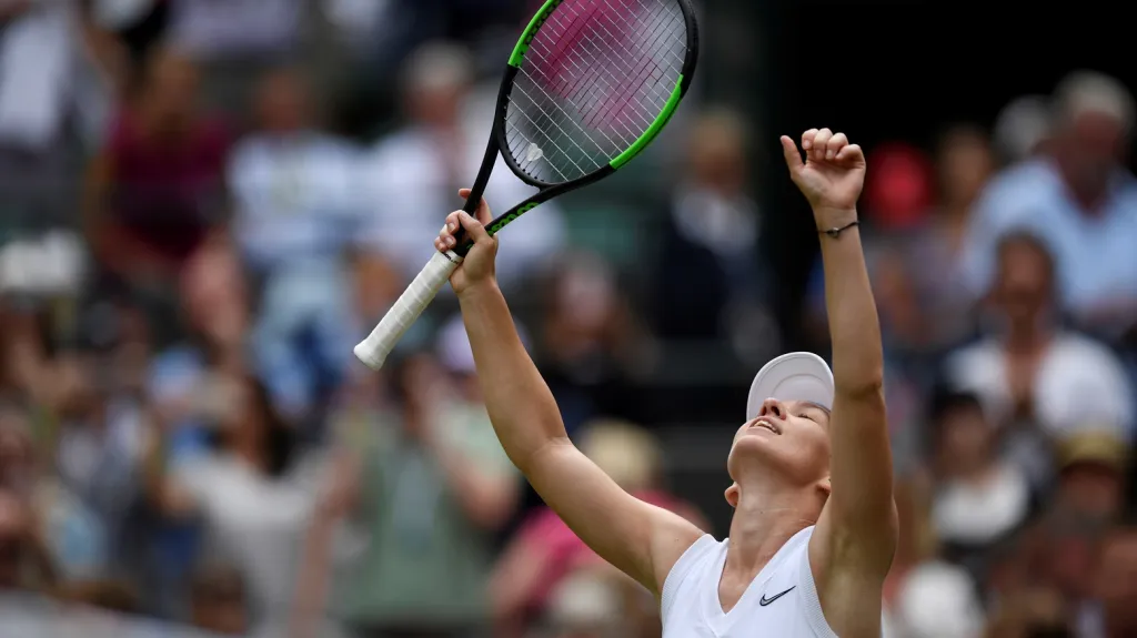 Rumunská tenistka Simona Halepová se raduje z výhry