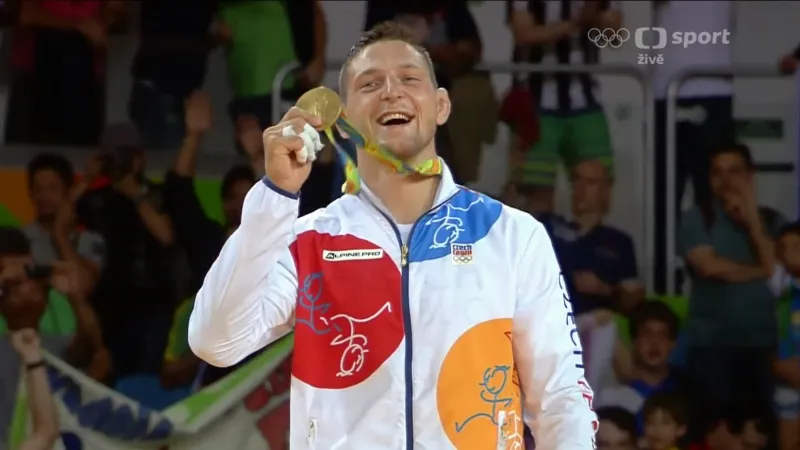 Krpálek jako první judista v české historii převzal zlatou olympijskou medaili