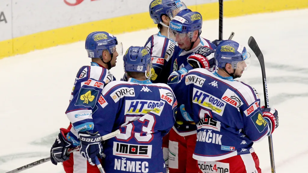Slavící hokejisté Komety Brno