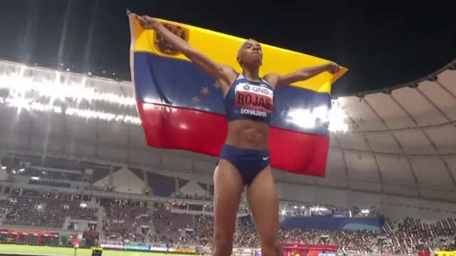 Trojskok žen se suverénním triumfem Rojasové