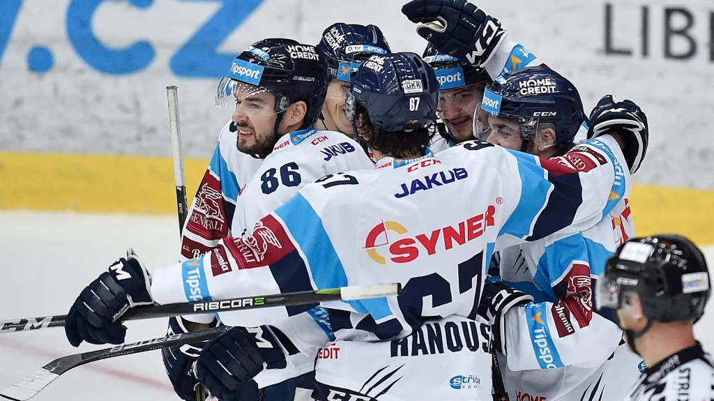 Michal Birner se raduje se spoluhráči