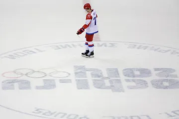 Zklamaný ruský hokejista Anton Bělov na olympiádě v Soči