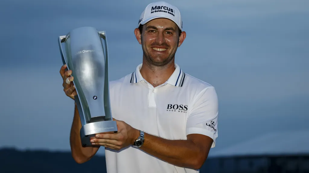 Patrick Cantlay s trofejí z turnaje PGA v Owings Mills