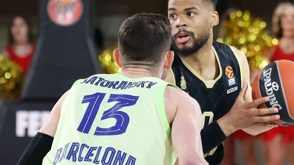 Tomáš Satoranský v zápase Barcelony s Monakem