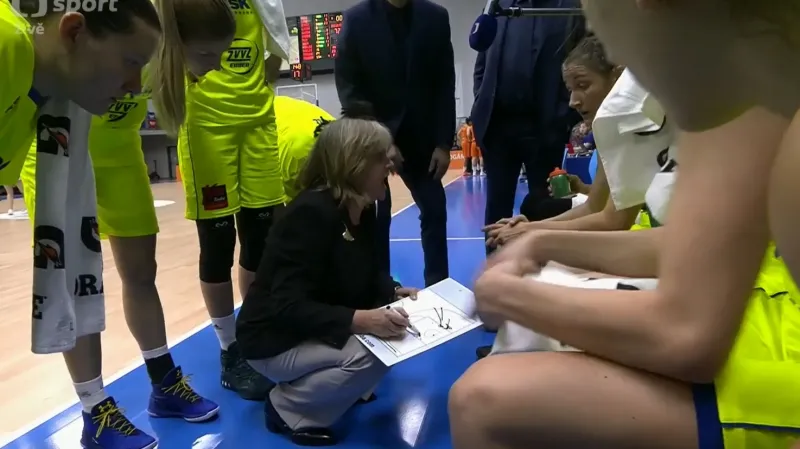 Basketbalistky USK v závěru otočily zápas se Schiem