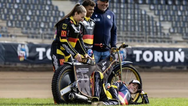 Finálová rozjížďka MS juniorských družstev na ploché dráze