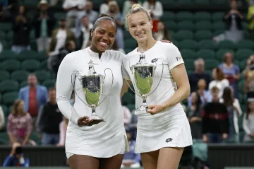 Wimbledonské šampionky Kateřina Siniaková s Taylor Townsendovou
