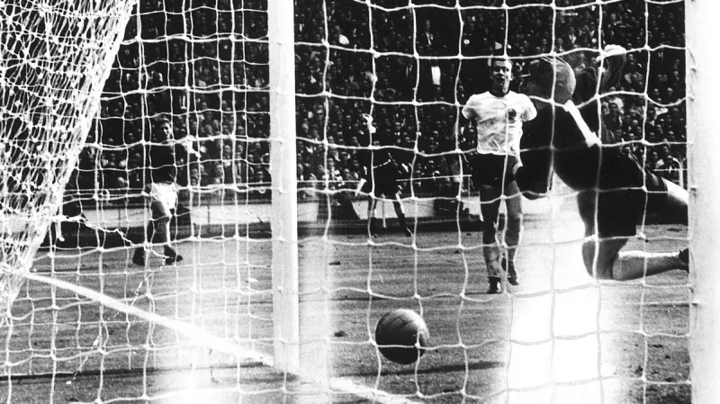 Kontroverzní gól Geoffa Hursta ve finále MS 1966