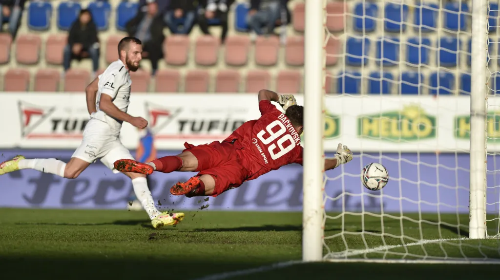 Václav Jurečka neuspěl proti gólmanu Hugo Janu Bačkovskému