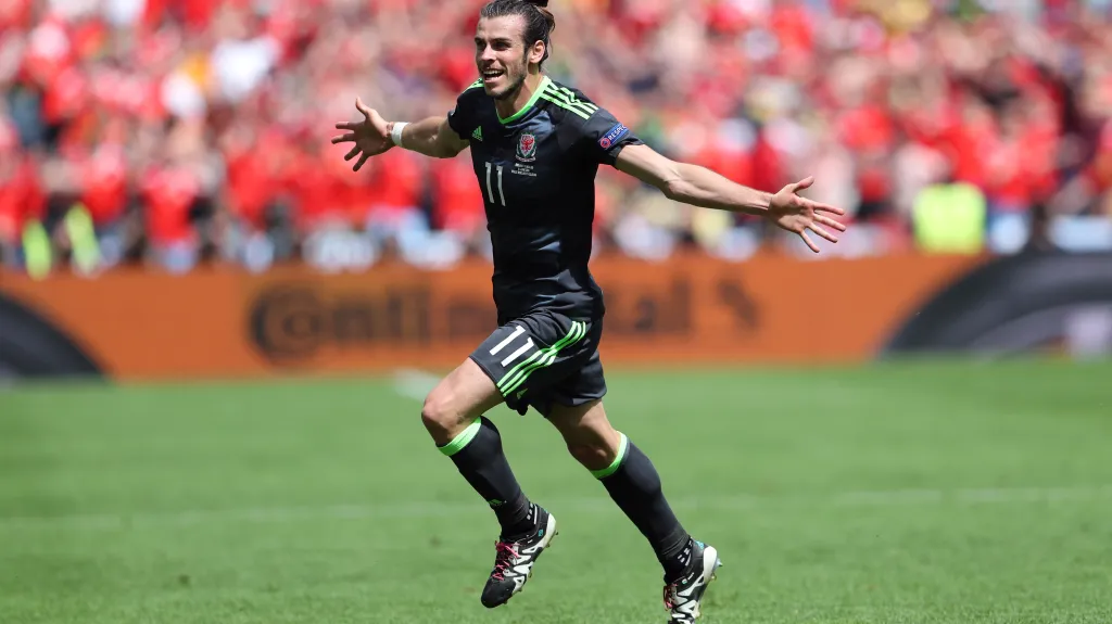 Slavící Gareth Bale