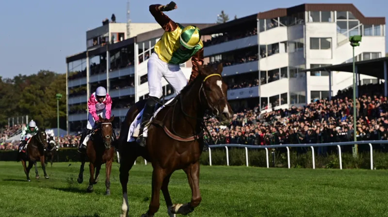 Talent s žokejem Pavlem Složilem zvítězili v 131. ročníku Velké pardubické