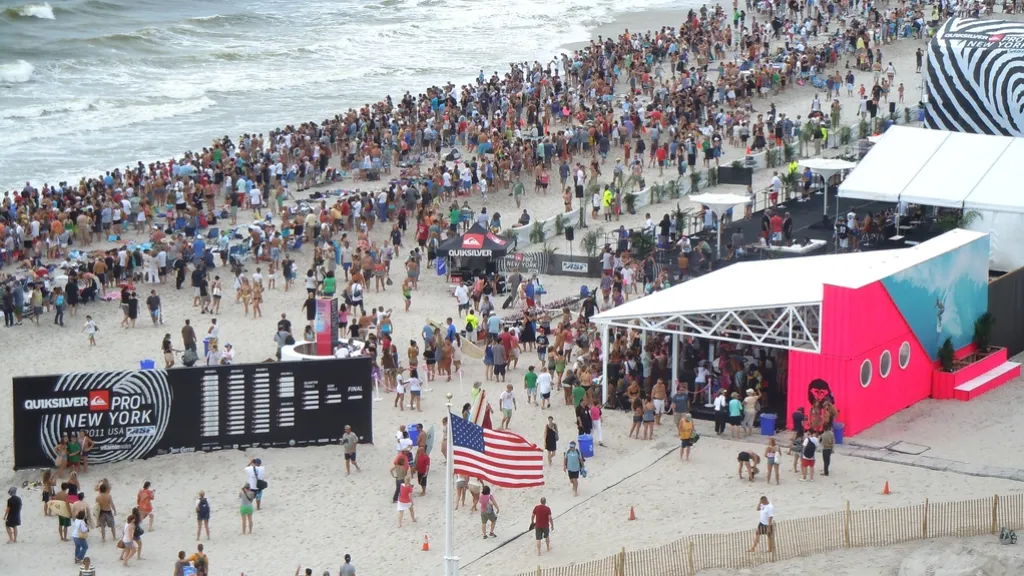 QuiksilverPro na newyorské Long Beach