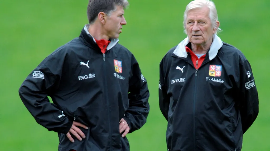 Jaroslav Šilhavý (vlevo) na tréninku reprezentace s Karlem Brücknerem v roce 2006