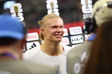 Erling Haaland při rozhovoru s novináři