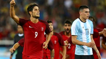 Portugalec Goncalo Paciencia se raduje z gólu v síti Argentiny na OH 2016