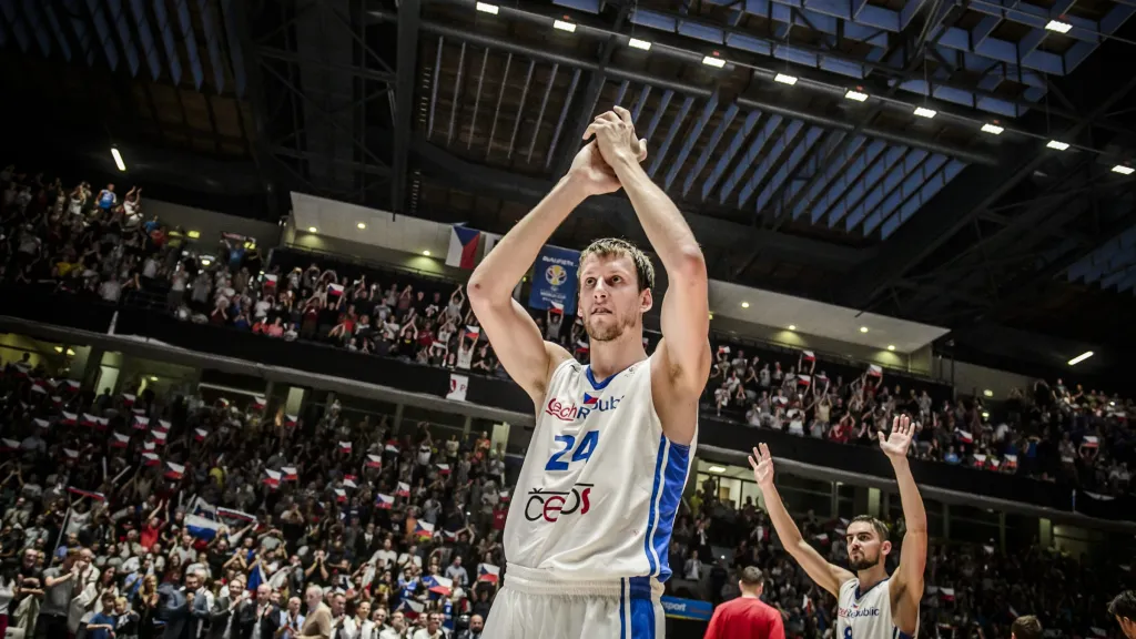 Jan Veselý na Eurobasketu v Praze