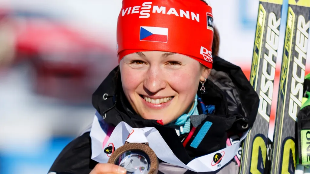 Veronika Vítková s bronzovou medailí ze sprintu v Novém Městě