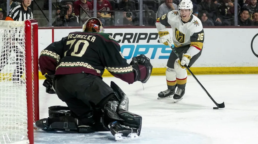 Karel Vejmelka v duelu s Vegas