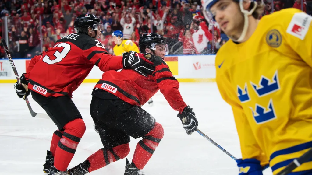 Radost juniorů Kanady v utkání proti Švédsku