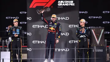 Norrisovi k zisku titulu stačilo v Abú Dhabí třetí místo