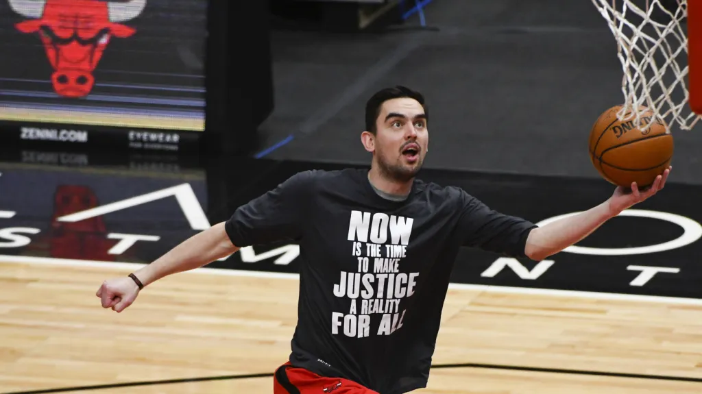 Tomáš Satoranský během rozcvičky