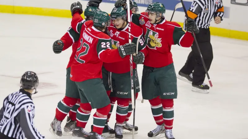 Martin Frk (uprostřed) se raduje z gólu v dresu