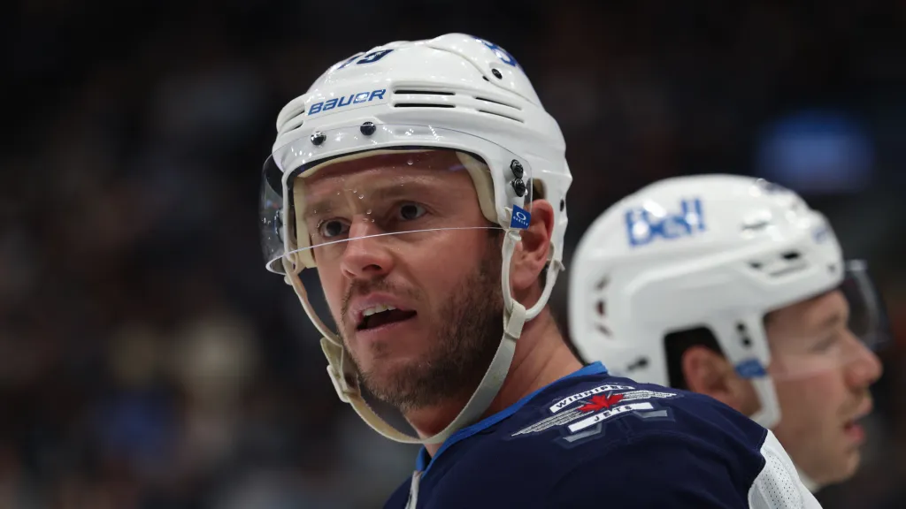 Jonathan Toews v dresu Winnipegu