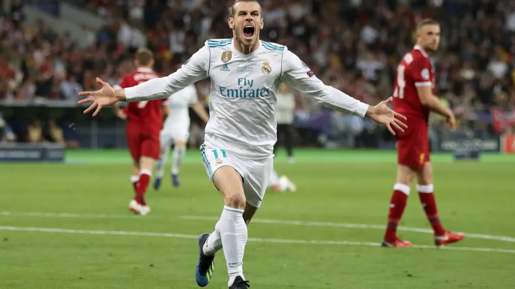 Gareth Bale z Realu Madrid slaví gól ve finále Ligy mistrů proti Liverpoolu