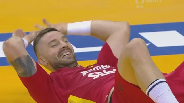 Kuriózní vlastní gól Černohorce Lazoviče