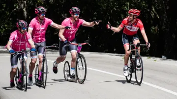 Koloběžkáři během Gira budili pozornost