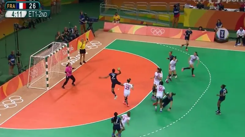 Do semifinále postoupily házenkářky Francie a Ruska