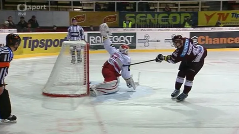 Druhý Buchteleho nájezd v zápase Třinec - Sparta