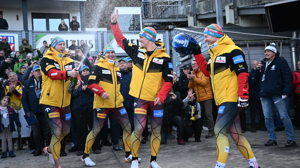 Oslavy německého čtyřbobu pilotovaného Friedrichem